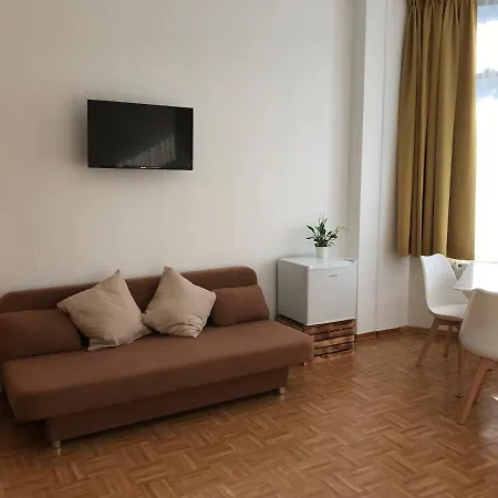 Gaestezimmer Klein Und Fein Fuer Nach Dem Wein 3* نيوماغين-دهرون